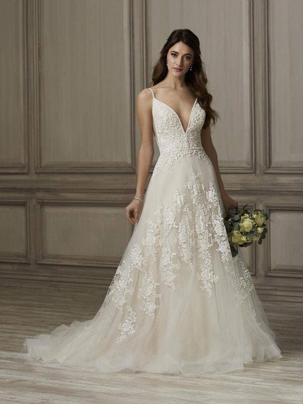 30 Best Wedding Dresses For Plus Size Brides YourTango